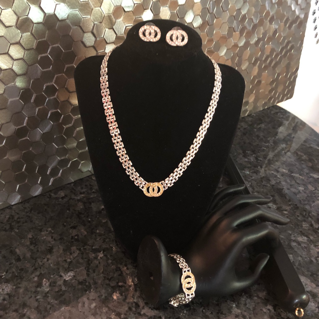 Silver Tone Necklace Bracelet And Earring Set